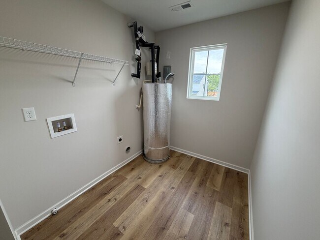 Building Photo - 4 Bedrooms, 3 Bathrooms - Home in West Rome!