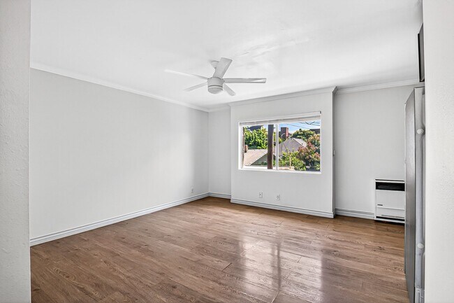 Interior Photo - 730 Magnolia Avenue
