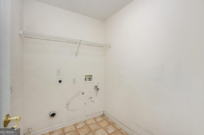 Building Photo - 3308 Sanborne Terrace