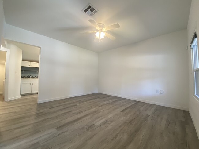 Building Photo - 404 N Findlay Ave