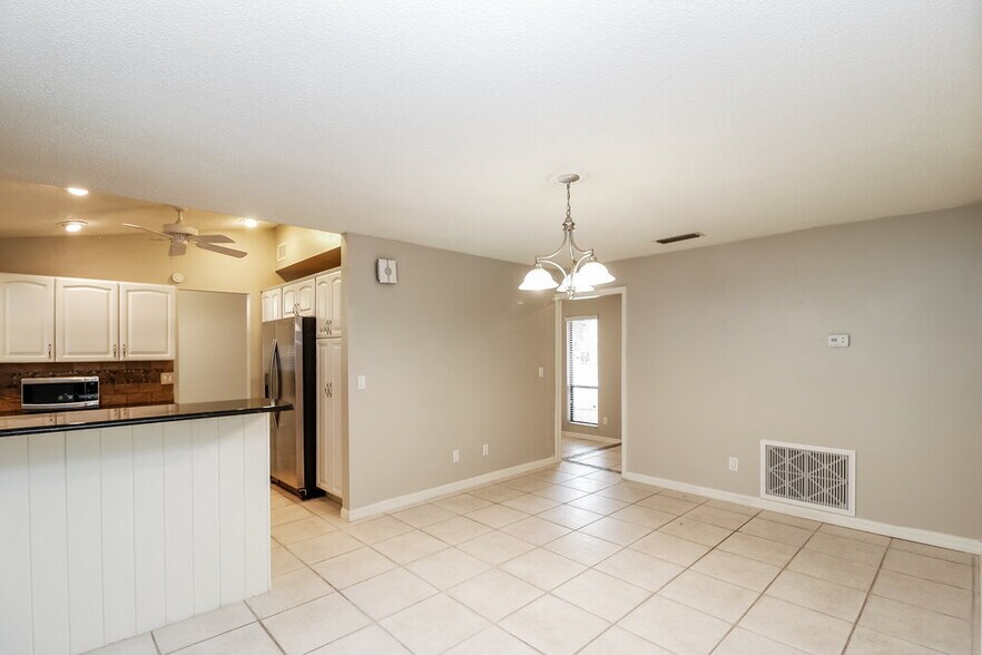 Building Photo - 5503 Bluejay Ln