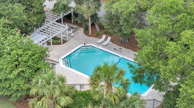 Building Photo - Coastal Living in the Heart of Folly Beach