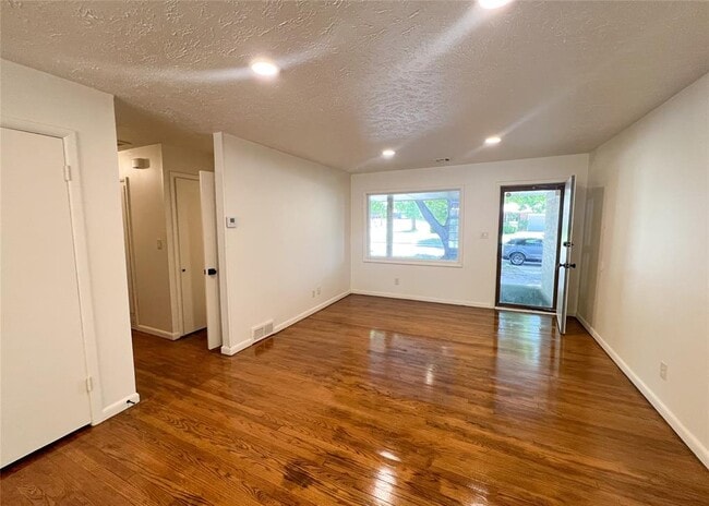 Building Photo - 10416 Ridgeview Dr