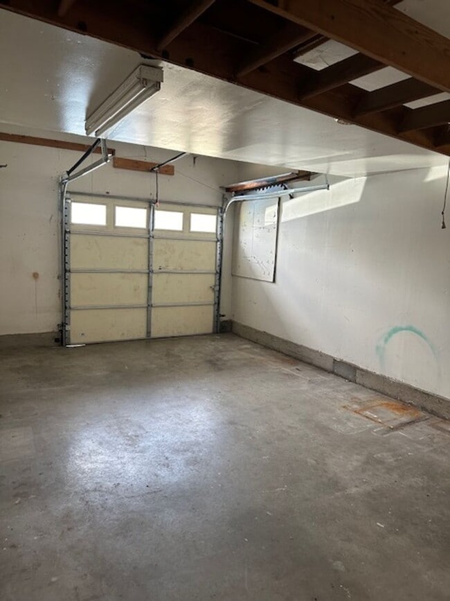 Building Photo - 817 E Carroll Ln