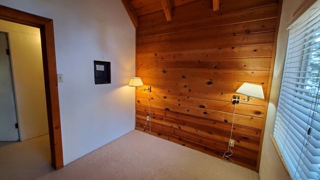 Building Photo - LONG-TERM RENTAL: Great Cedar Flat Home wi...