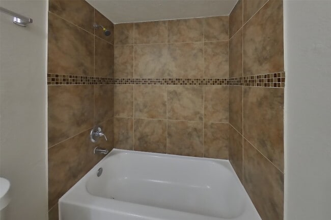 Building Photo - 5030 Ridgecreek Dr