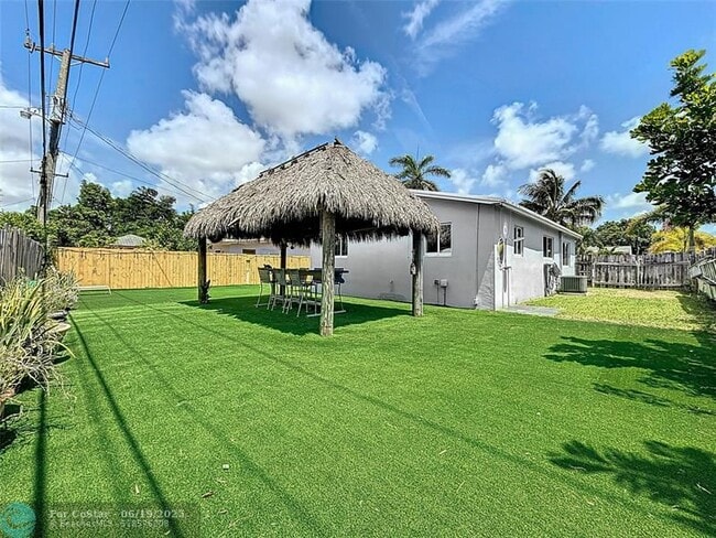 Building Photo - 50 NE 56th Ct