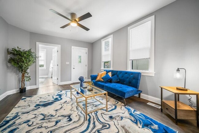 Building Photo - 1365 E 43rd St