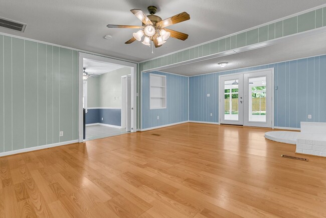 Building Photo - Move-In Ready Home in a Prime Summerville ...