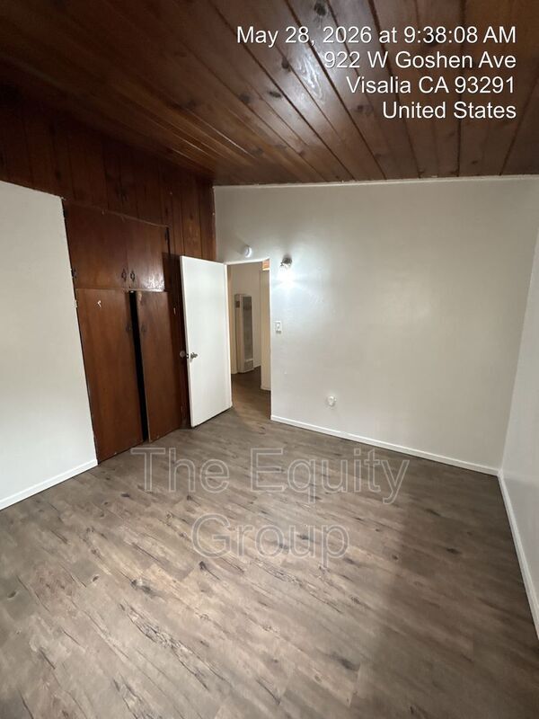 Building Photo - 922 W Goshen Ave