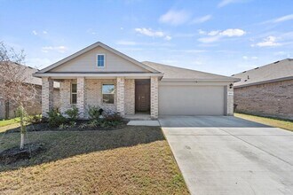 Building Photo - Move-In Ready 3BR/2BA Home with Garage & Private Fenced Yard!