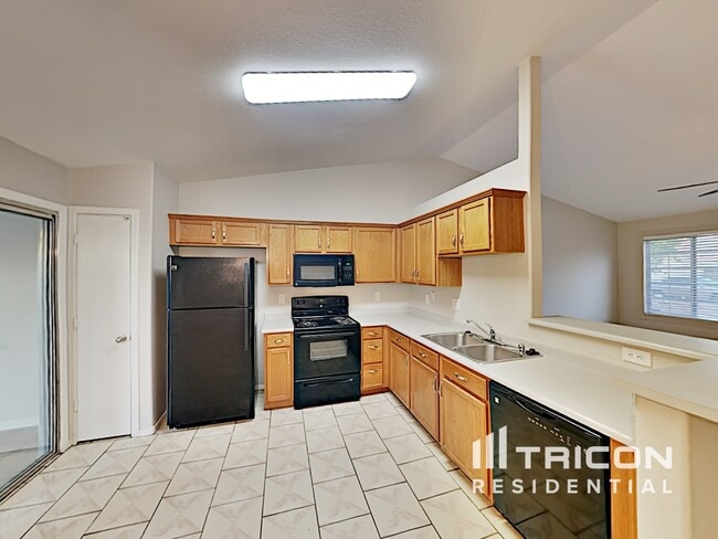 Building Photo - 423 E Laredo St