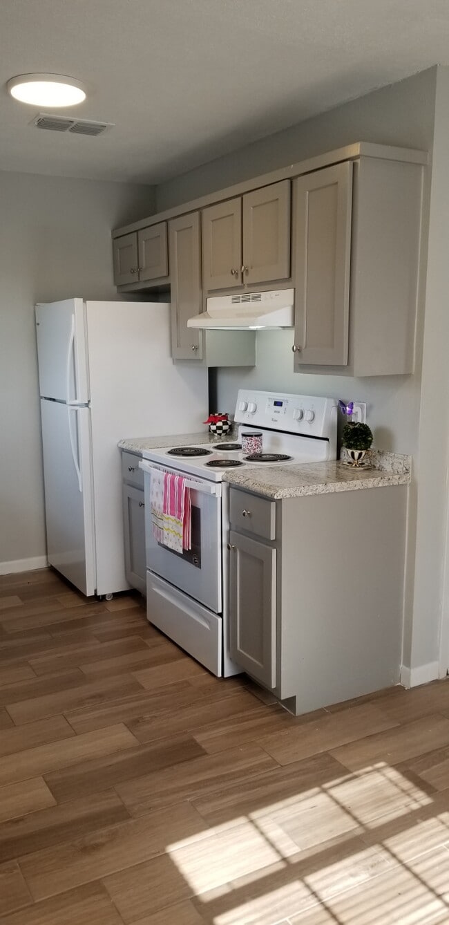 Building Photo - 2905 Highland Ave