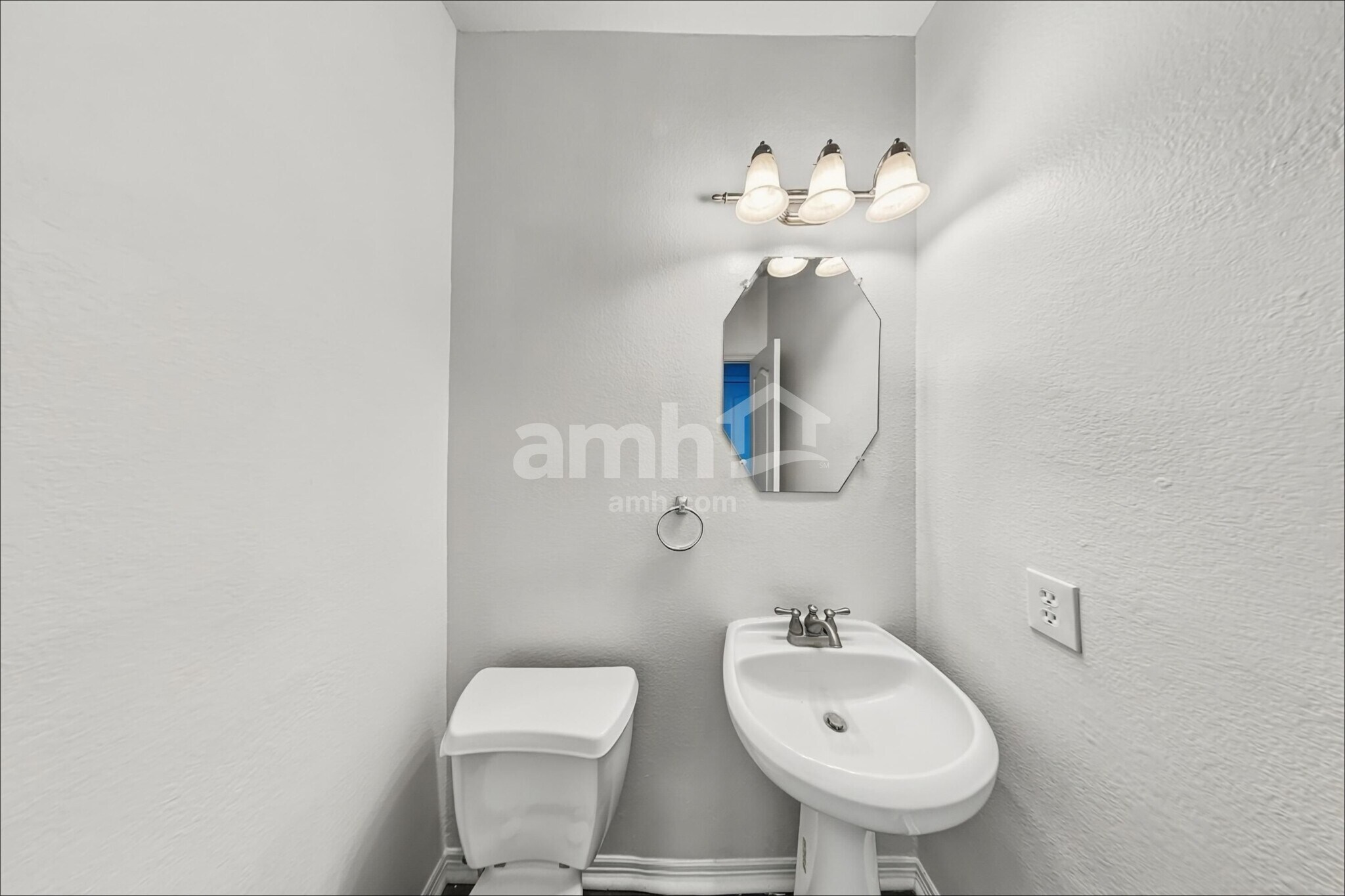 Building Photo - 2013 Briar Grove Dr