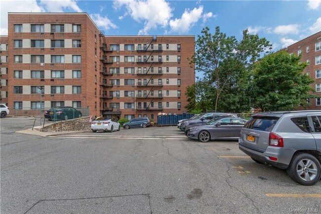 Building Photo - 411 Bronx River Rd