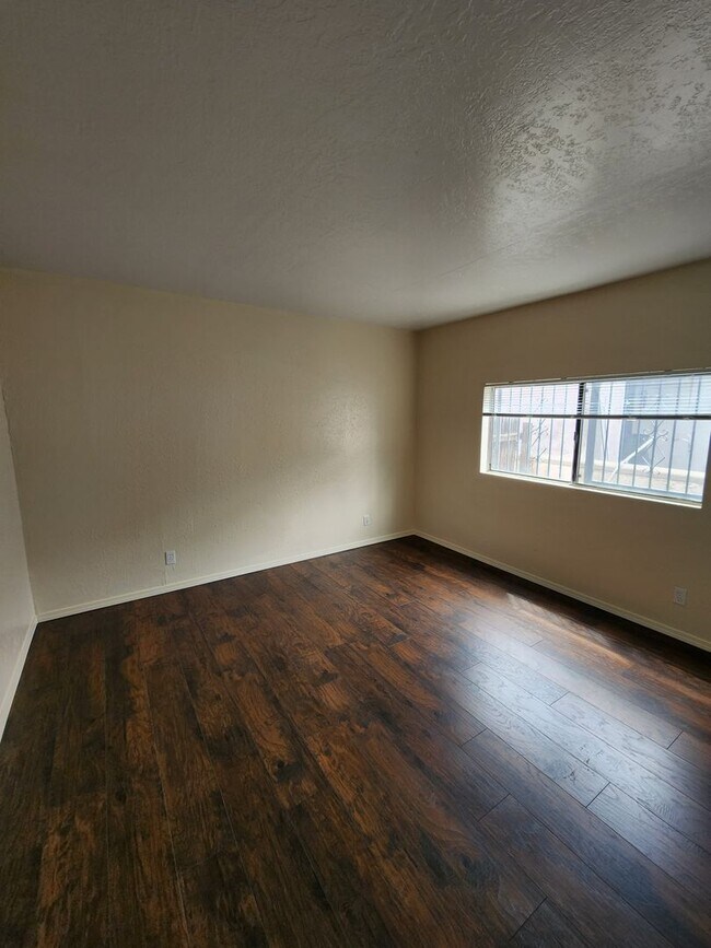 Building Photo - 505 Princeton Dr SE