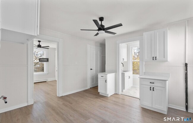 Building Photo - 32 Lamberton St