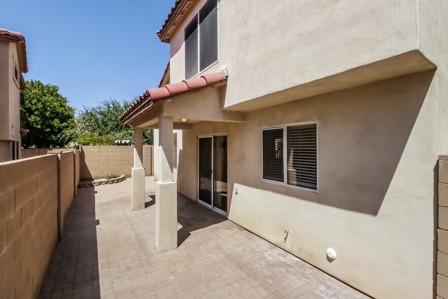 Building Photo - 668 E Colt Ct