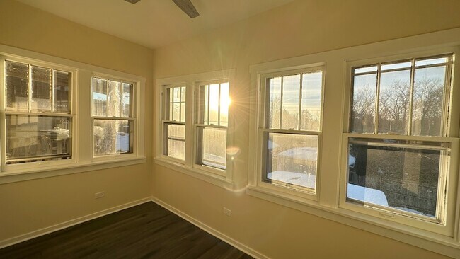 Building Photo - 5224 N Bernard St