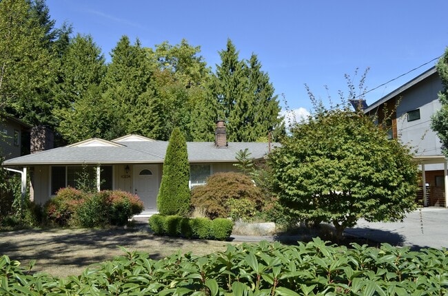 Primary Photo - Updated Clyde Hill Home with Spacious Livi...