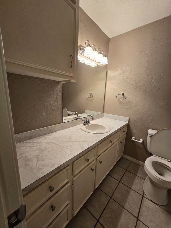 Building Photo - 505 E Acker Tap St
