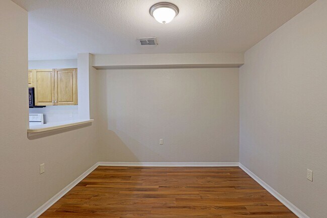 Building Photo - Villages of Stoneybrook 12000-1403