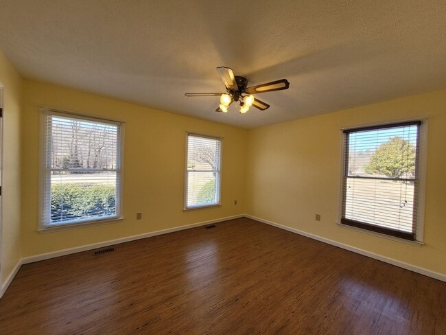 Building Photo - Nice Brick Home in Mount Airy