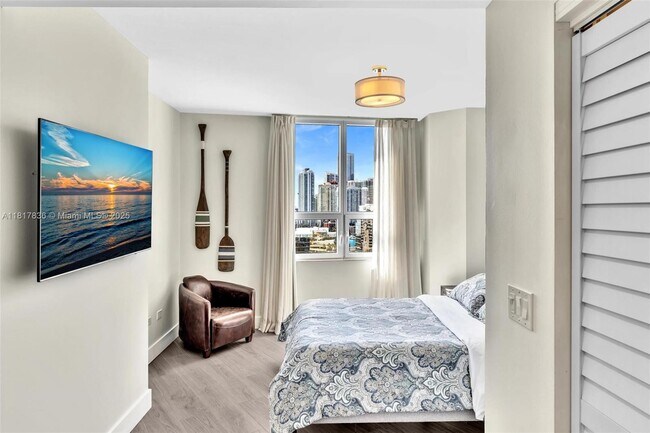 Building Photo - 848 Brickell Key Dr