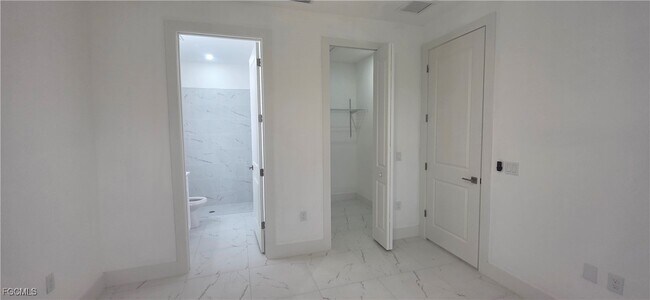 Building Photo - 927 Chenault St