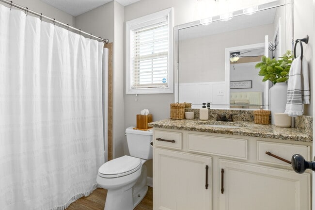 Building Photo - 649 Fox Hound Dr