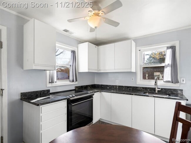 Building Photo - 1320 E Goulson Ave