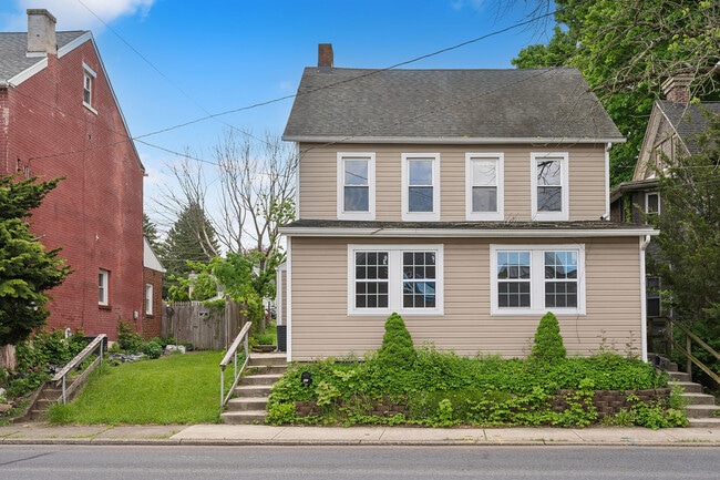 Building Photo - 123 Main St