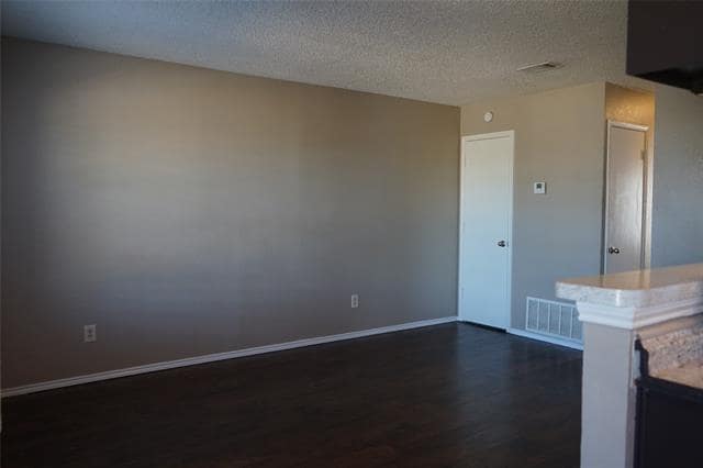 Building Photo - 604 Kings Way Dr