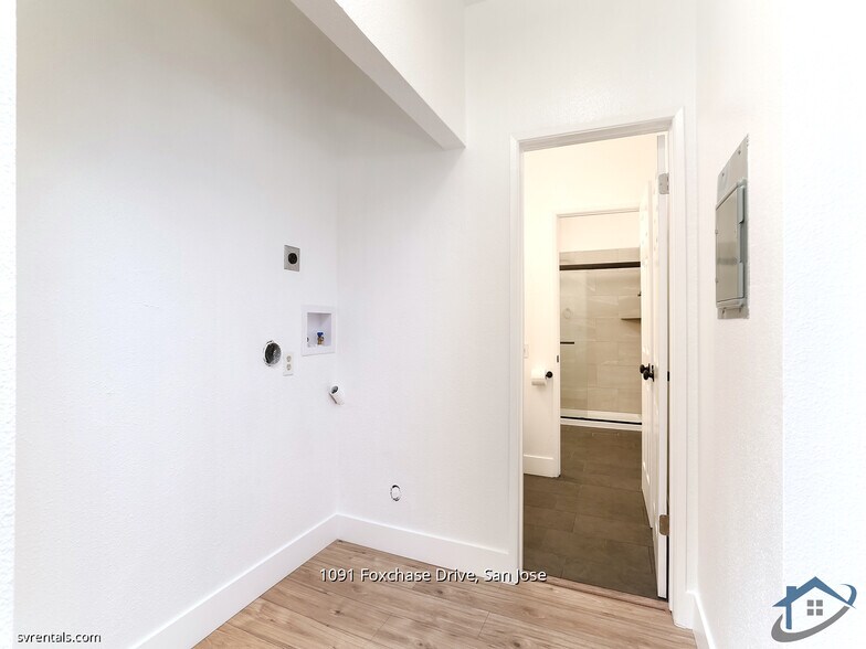 Building Photo - 1091 Foxchase Dr