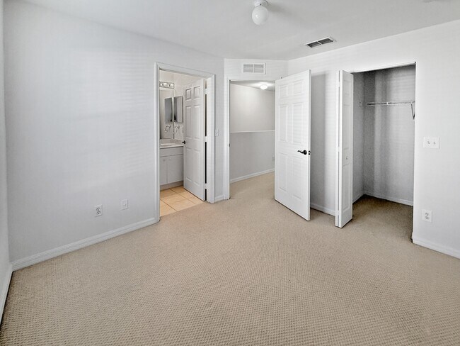 Building Photo - 3612 Pine Oak Cir