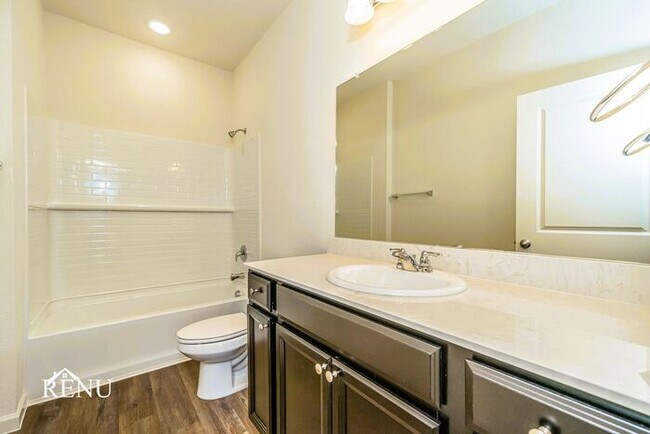 Building Photo - 503 London Dr