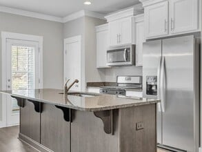 Building Photo - 301 Hague Dr