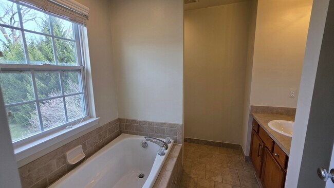 Building Photo - 1580 Kessler Ave