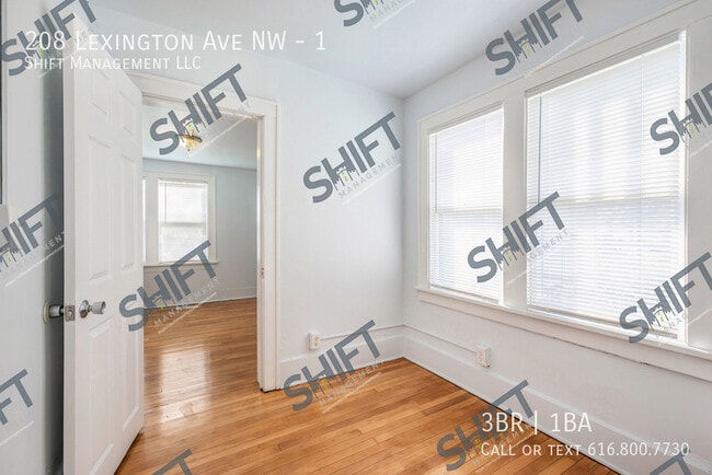 Building Photo - 208 Lexington Ave NW