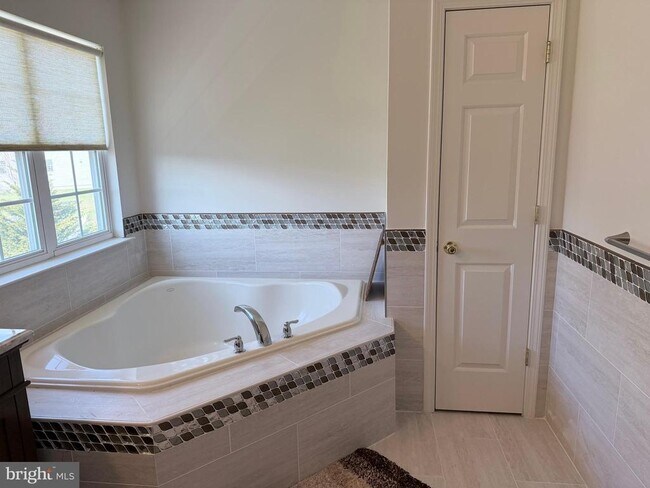 Building Photo - 413 Ruby Rd