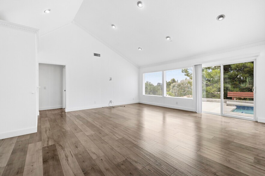 Building Photo - 17554 Doric St