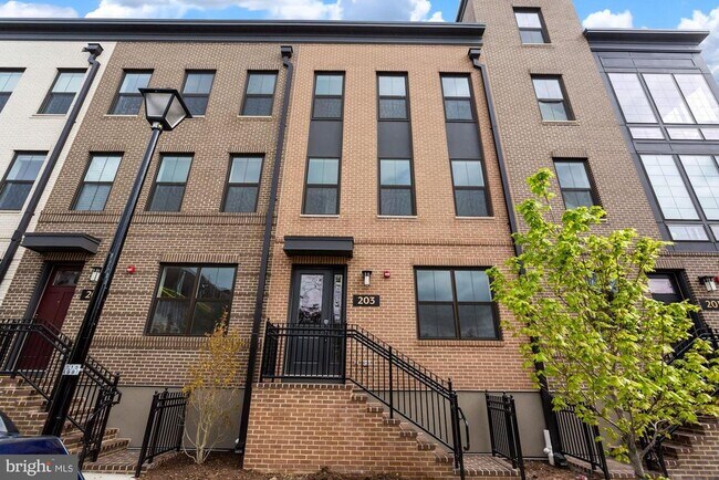 Building Photo - 203 Montgomery St