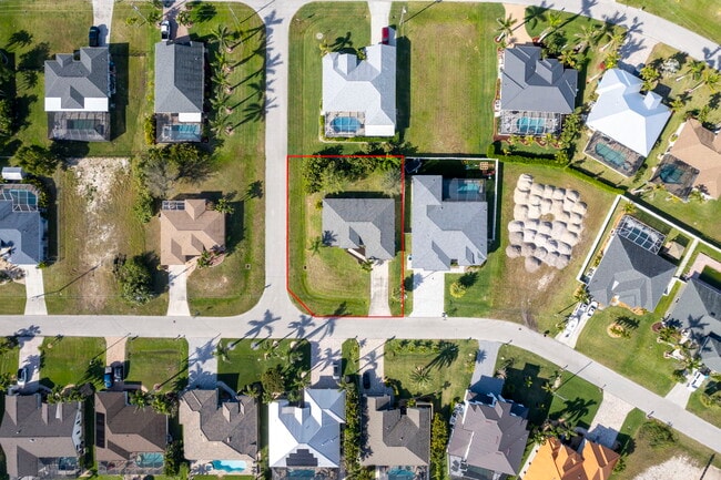 Building Photo - 2652 SW 29th Ave