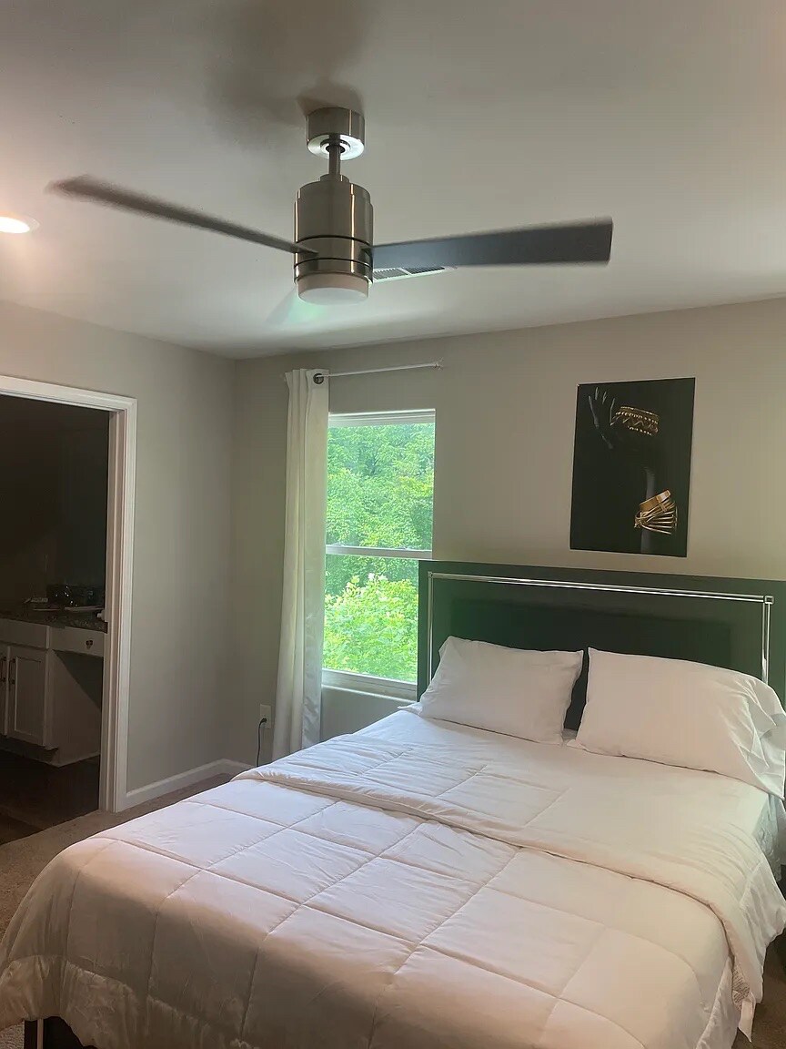Building Photo - Room in House on Meredith Woods Ln