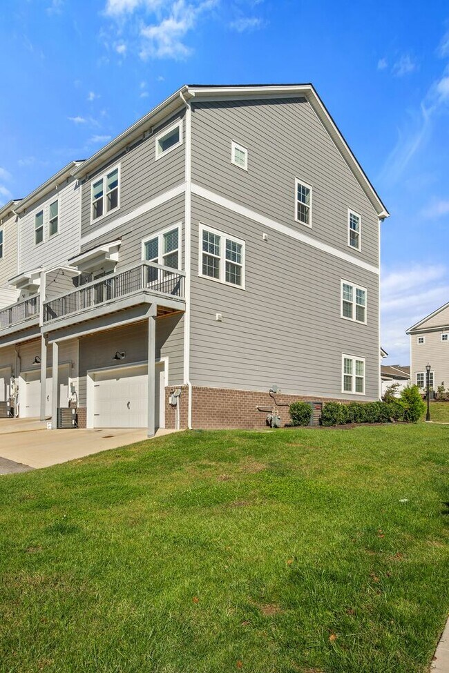 Building Photo - Burkitt Ridge Townhome