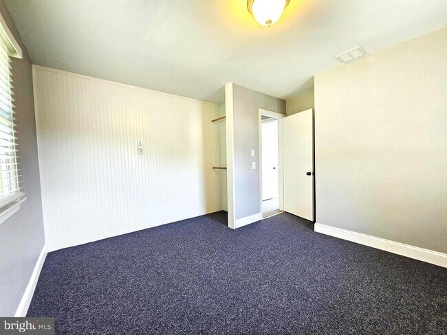 Building Photo - 8681 Mar Lynn Dr