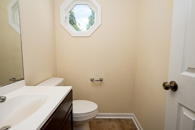 Building Photo - 6118 Gondolier Dr