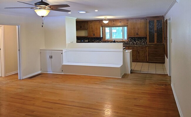 Primary Photo - Move-In Ready!! 4 Bed, 2 Bath - LAWN CARE ...