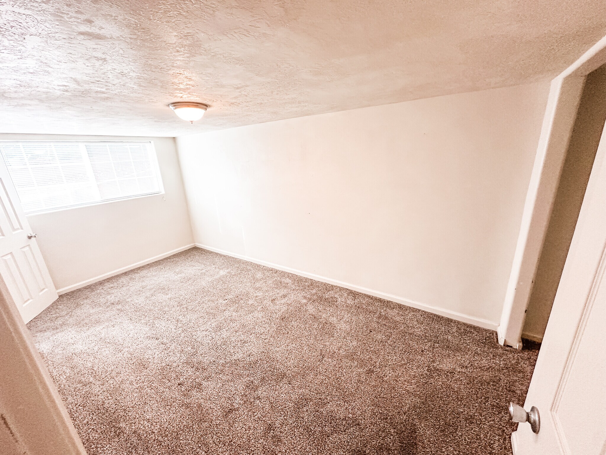 Building Photo - 29 E 300 N
