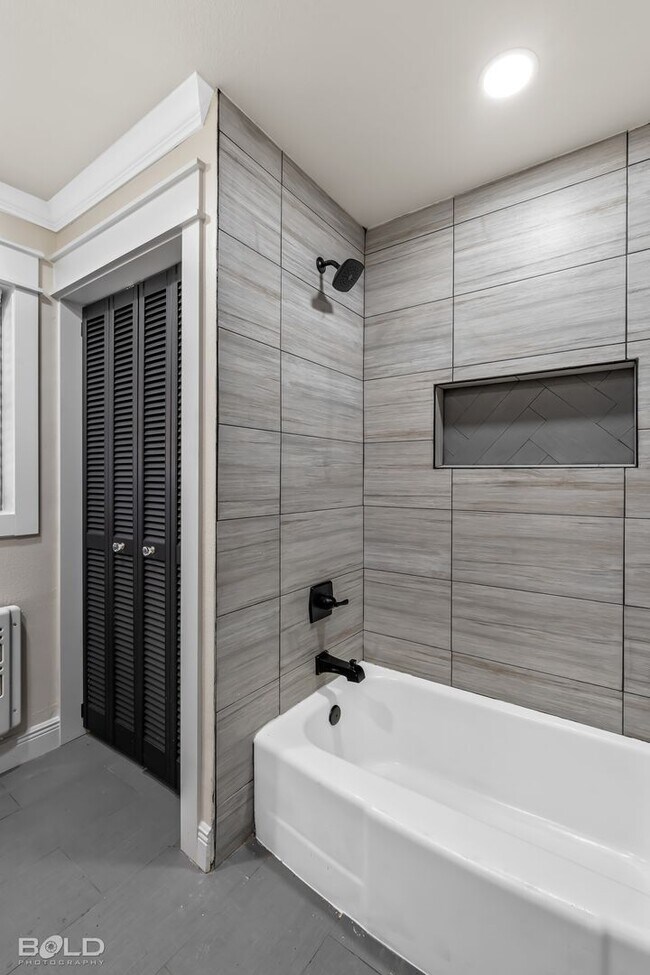 Building Photo - 1606 Joy Dr